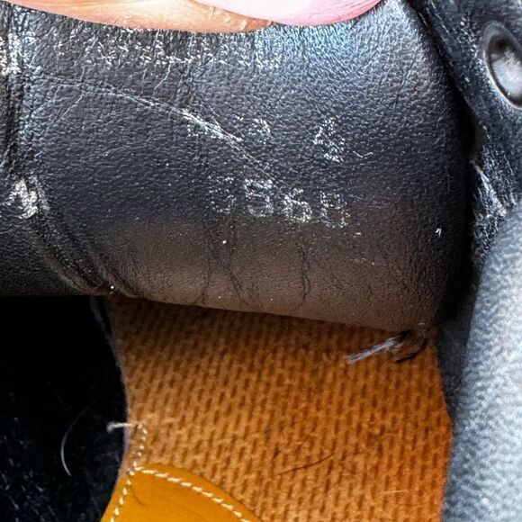 Dr. Martens air wair bouncing soles  Black Leather Boots.  Sz 4 - Picture 8 of 9